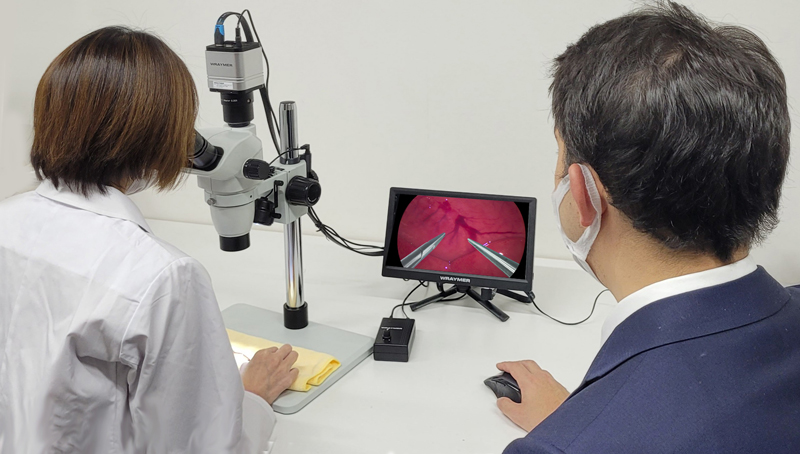 パソコンやテレビモニタに顕微鏡像を同時出力